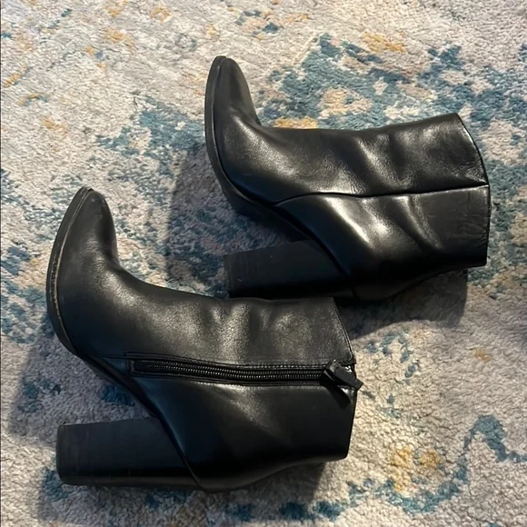 Sleek Black Leather Ankle Booties - Picture 6 of 6